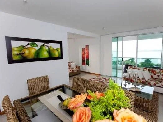 Travelers Orange Cartagena