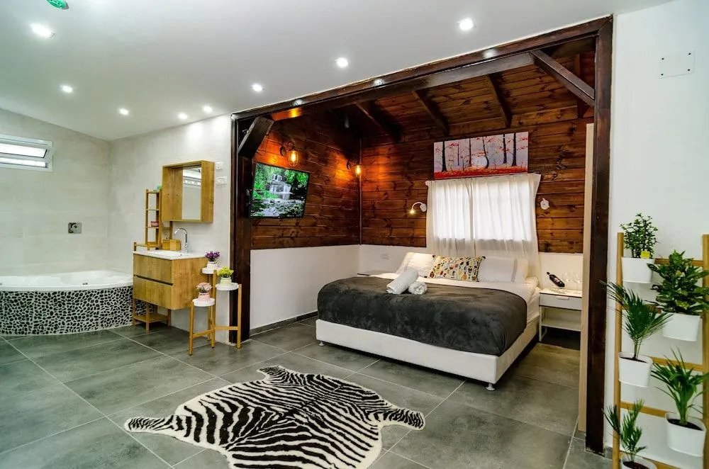 חופש יהונתן -צימרים בכנרת בטיילת טבריה hofesh yehonatan cabin promnade tibrias