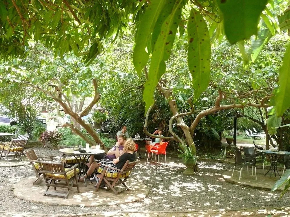 Zig Zag Town Lodge - Hostel