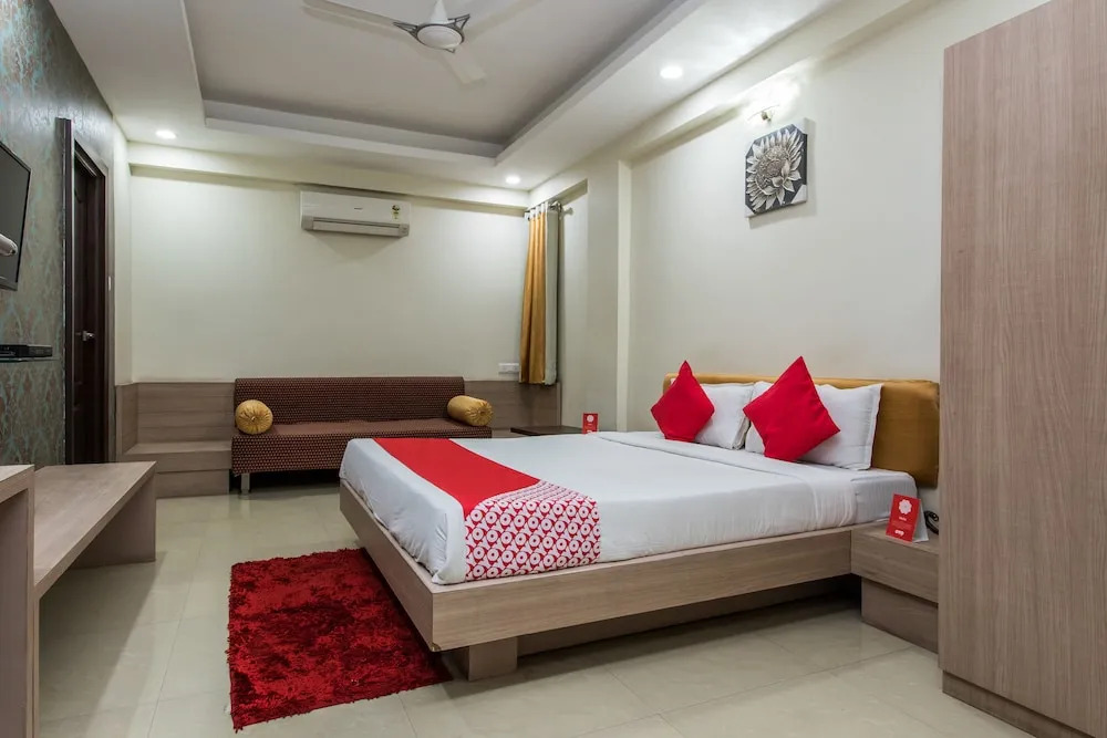 Super Townhouse Divya Palace