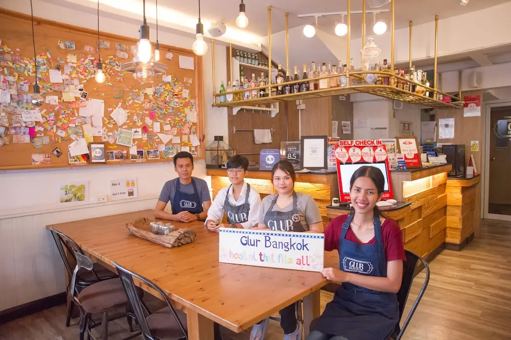 Glad Bangkok Hostel Bar and Restaurant