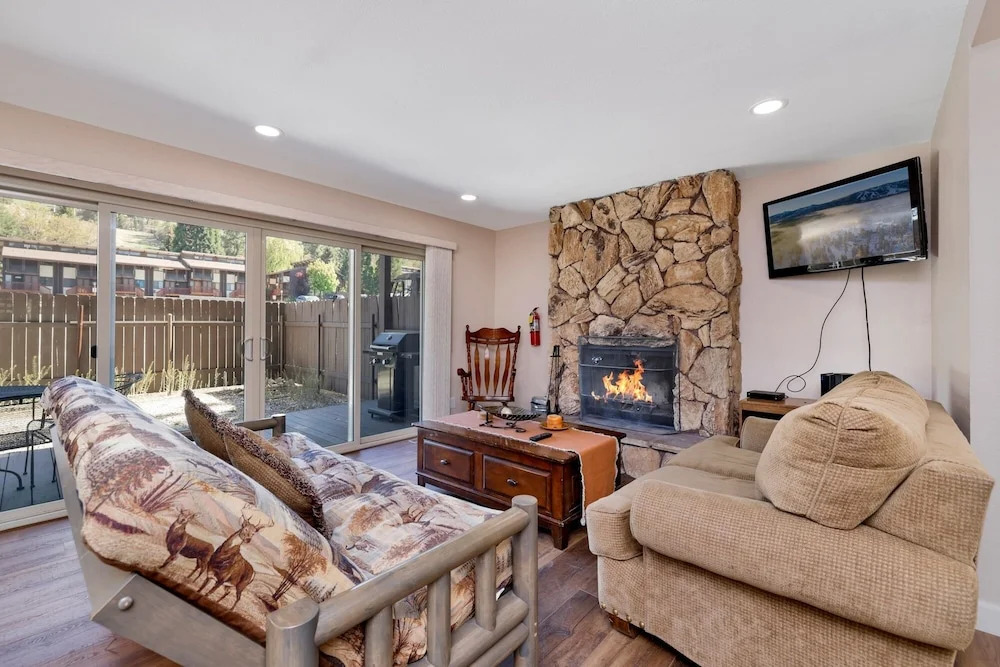 2041-summit Backyard Lodge 7 Bedroom Home by Redawning