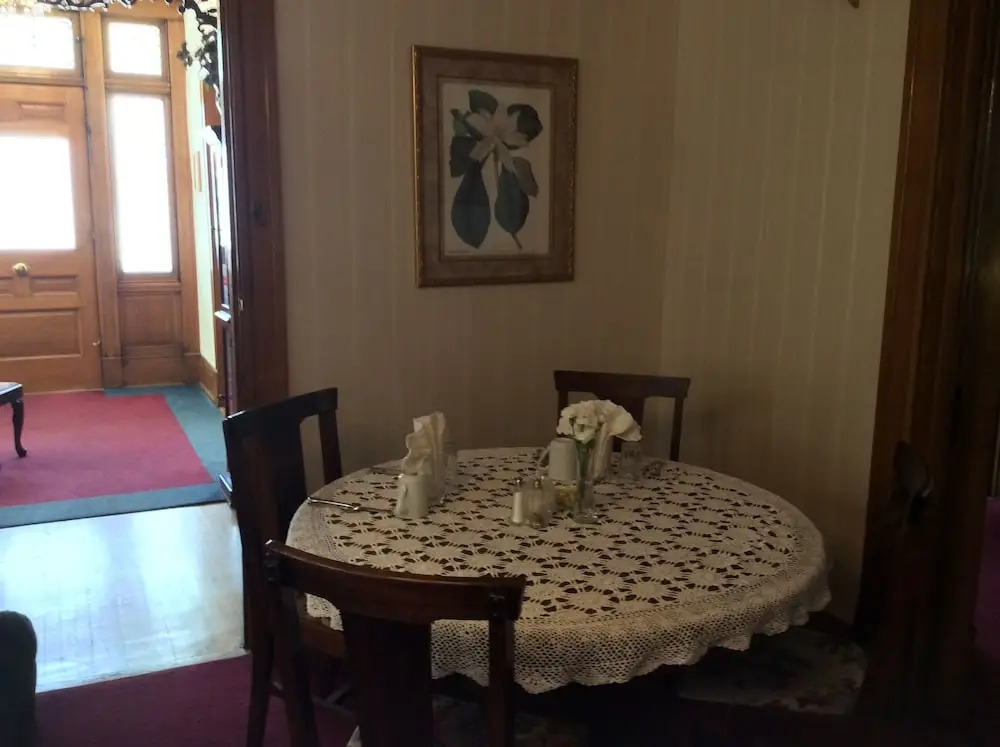 Crescent Lily Inn B&B