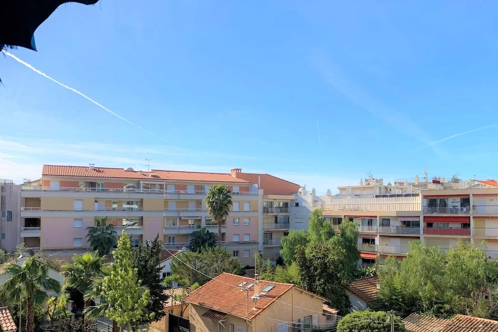 Modern Apartment 2 Bedrooms/2 Bathrooms, Quiet Balcony in a Palm Beach Area