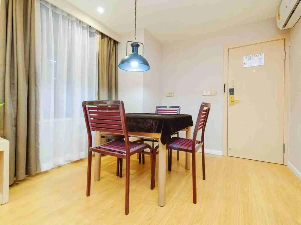 Super 8 Hotel (Wanzhou Wanda Plaza Gaosuntang Pedestrian Street Store)
