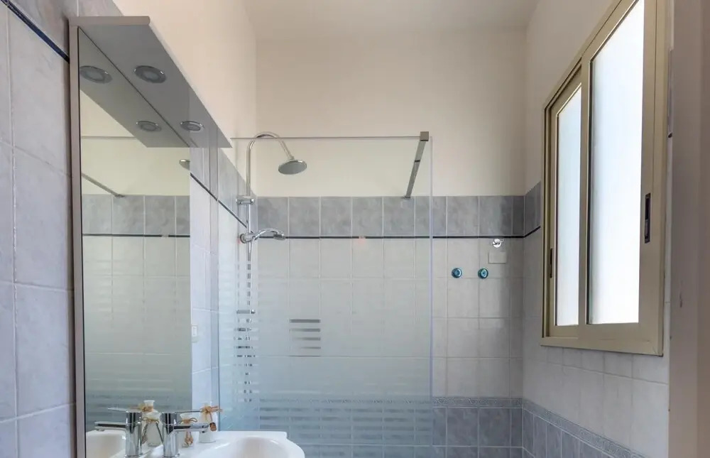 SR-I754-BAIN42A1 - Violet Guest House
