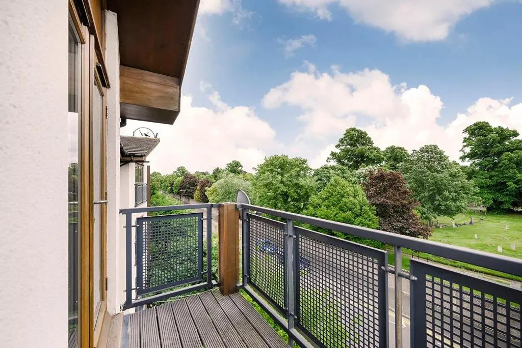 Modern 2 bed apartment in Croydon