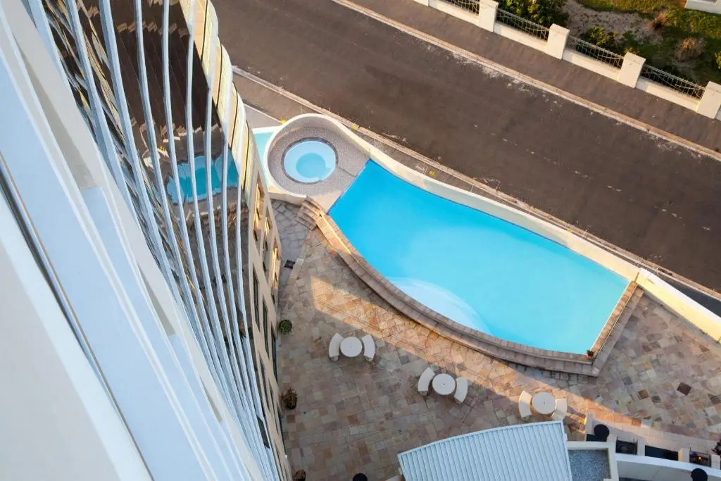 Loddeys Self Catering Apartments - by Beach Collection