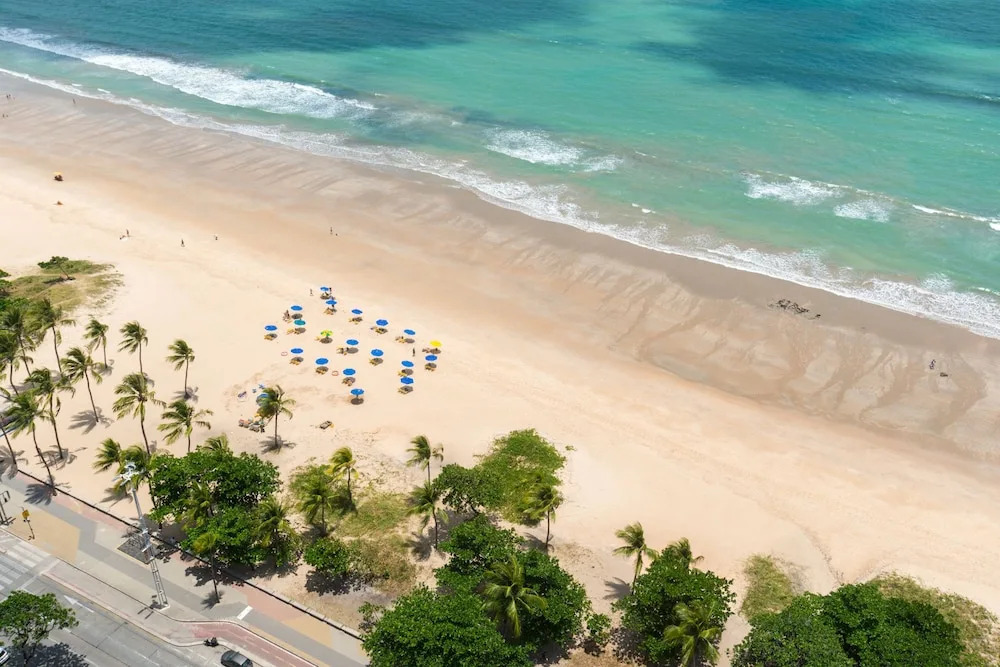 RAD2704 Fine oceanfront flat Boa Viagem
