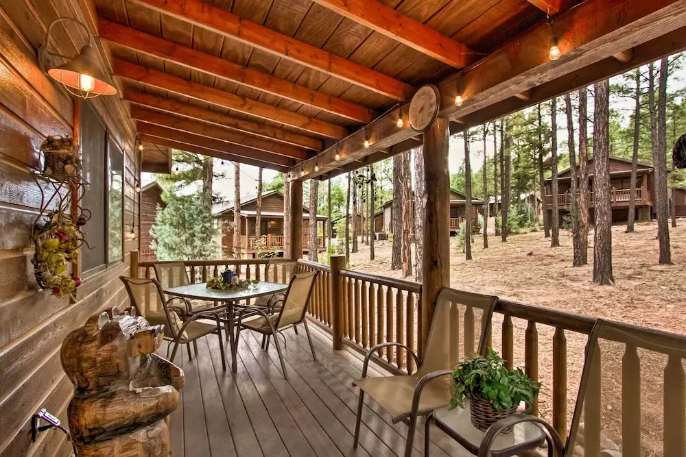 3 Mi to Fool Hollow Lake: Romantic Show Low Cabin