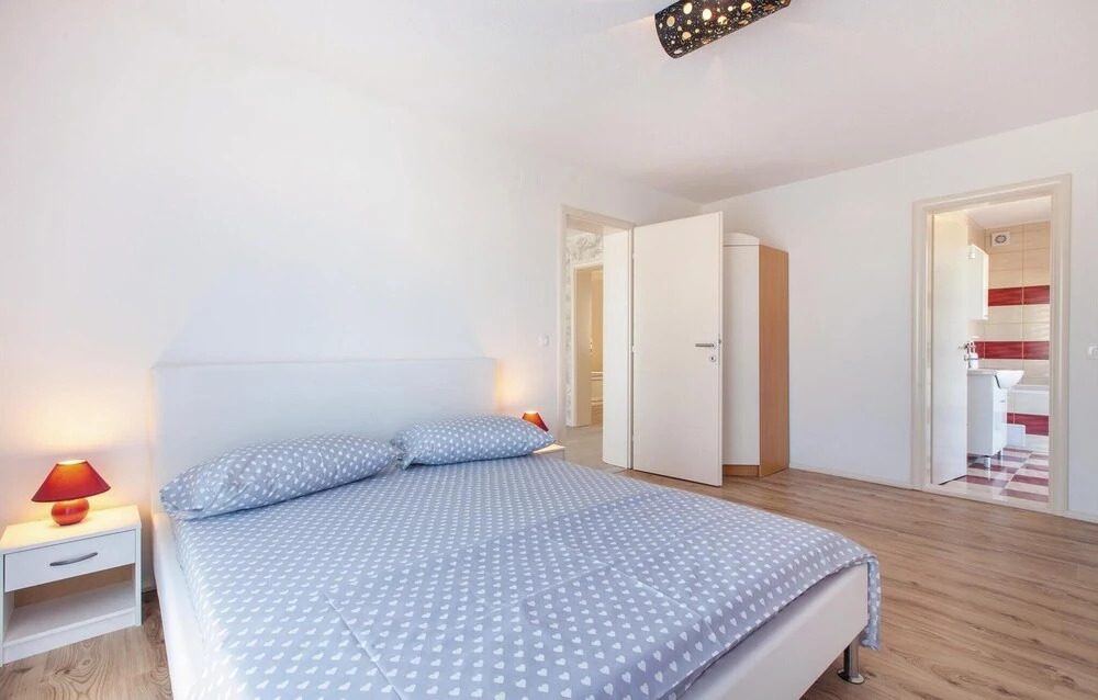 Beautiful Home in Kastel Stafilic With Wifi and 7 Bedrooms