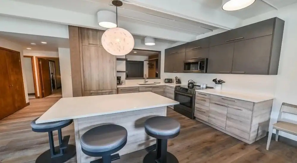 Spacious 3 Br Plaza Unit With Washer/dryer 3 Bedroom Condo - No Cleaning Fee! by RedAwning