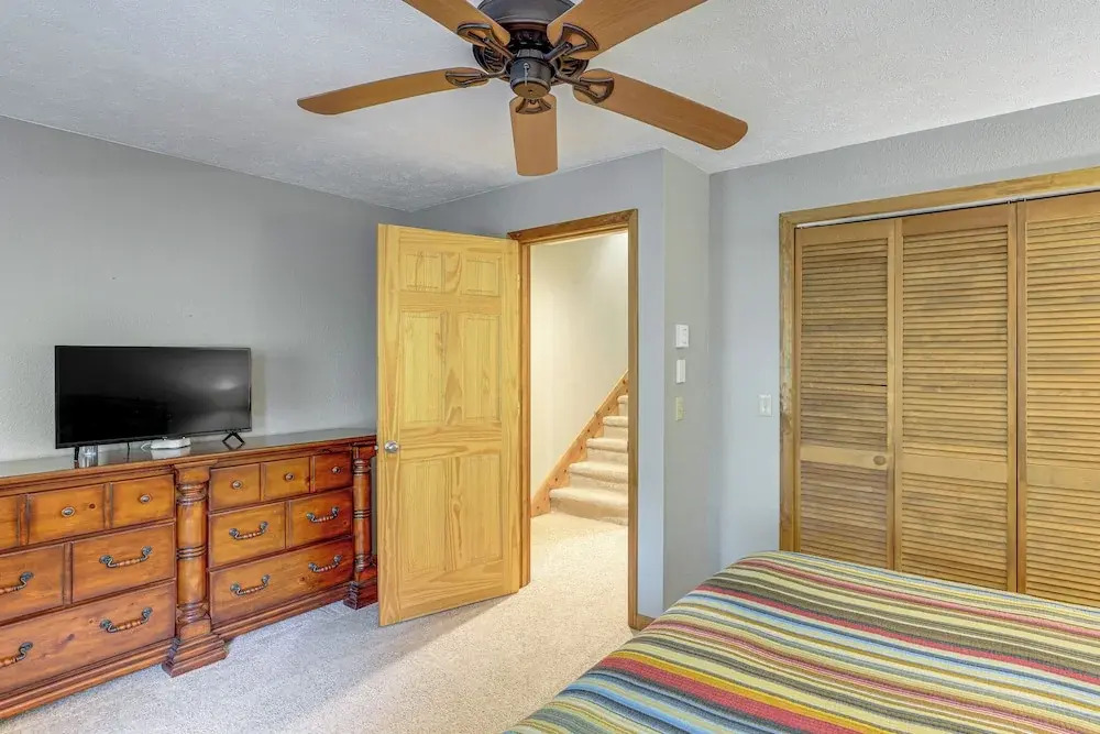 Woodland Gem w/ Pool Access: Linville Land Harbor