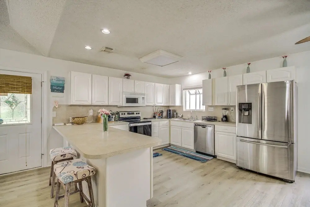 Walk to Gulfport Beach 1 Mi to Marina: Lovely Home