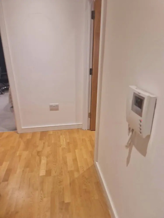 2 Beds Flat Centrally Located 2 Mins From Station