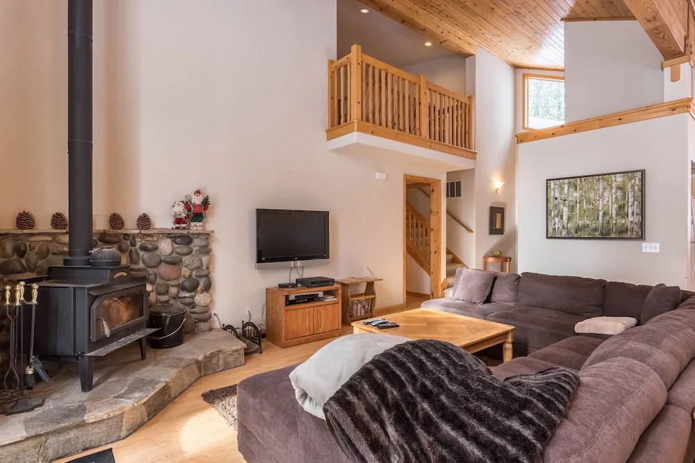 Tahoe Donner Home - Walk to Trout Creek by RedAwning