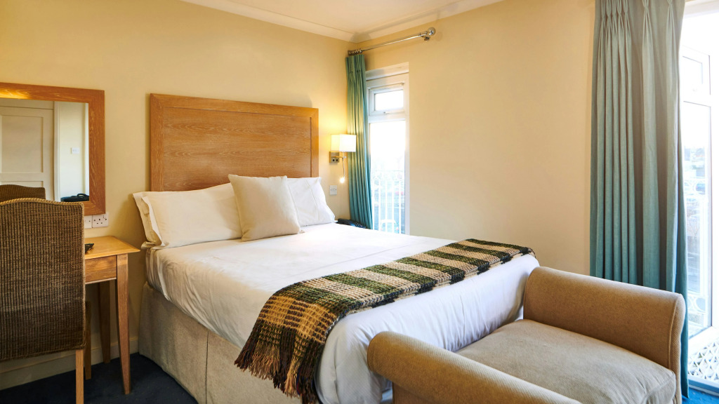 County Hotel