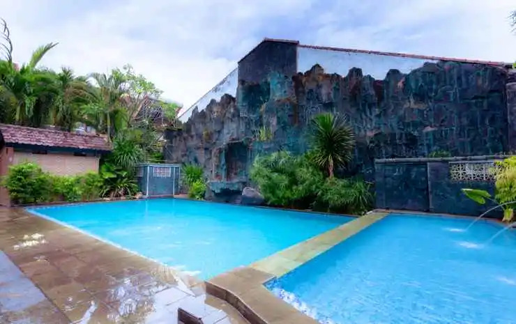 Hotel Mahkota Plengkung by ecommerceloka