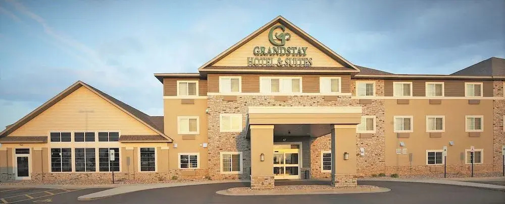 Gateway Park Hotel and Suites