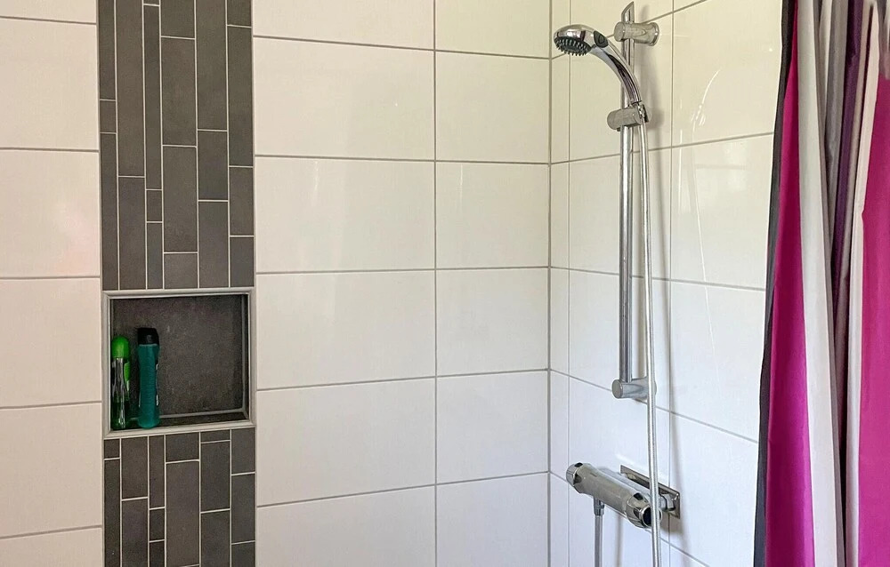 2 Bedroom Gorgeous Home In Tived