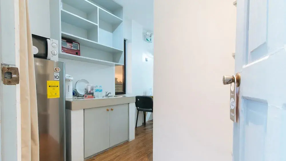 RedDoorz Plus @ Ruby Las Pinas Weekly Stay