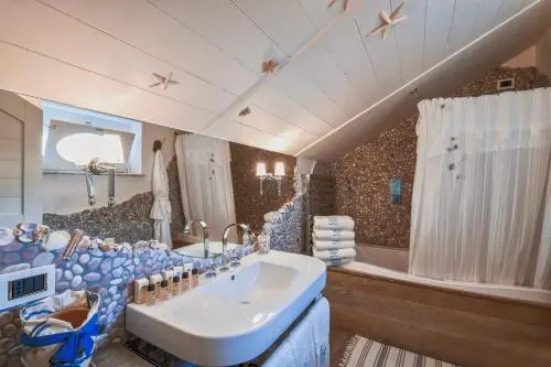 Ravello Art Apartments