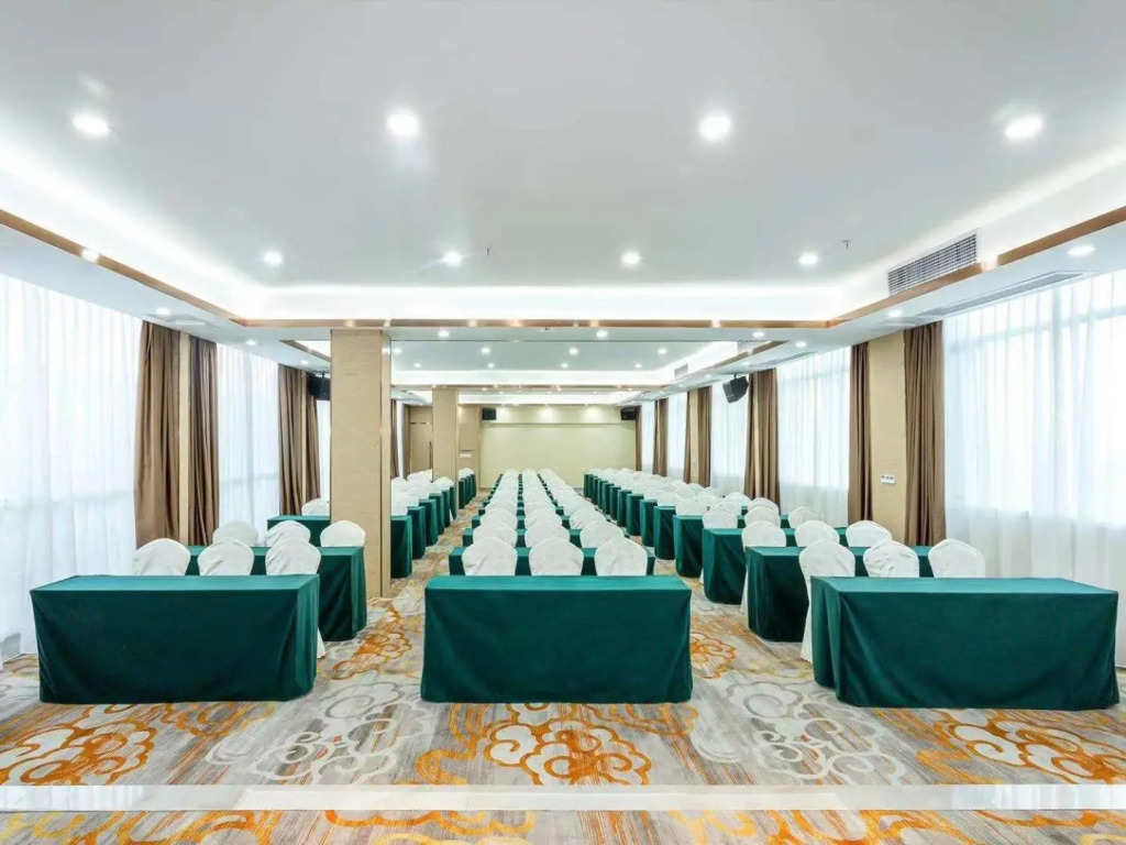 Vienna Hotel (Foshan West Railway Station Airport Branch)