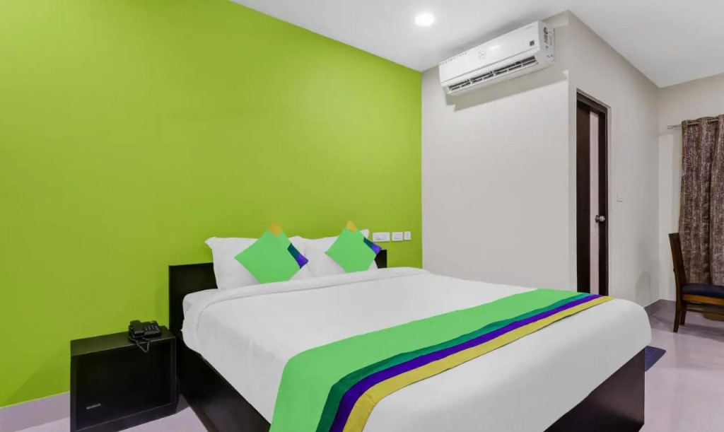Capital O 9671 Hotel Rudraksh Inn
