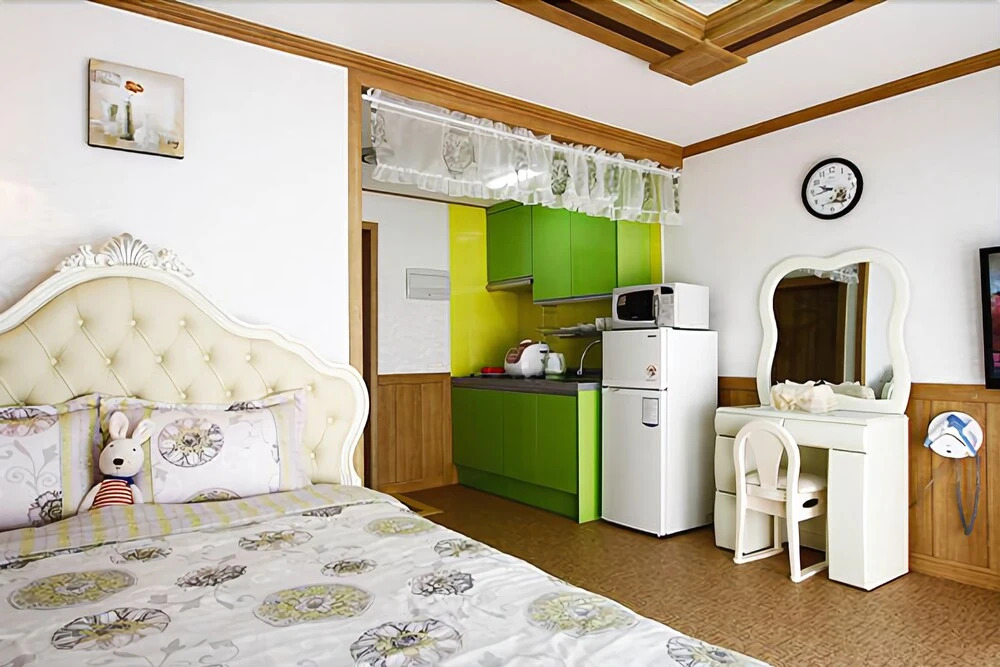 Geoje Solluna Pension
