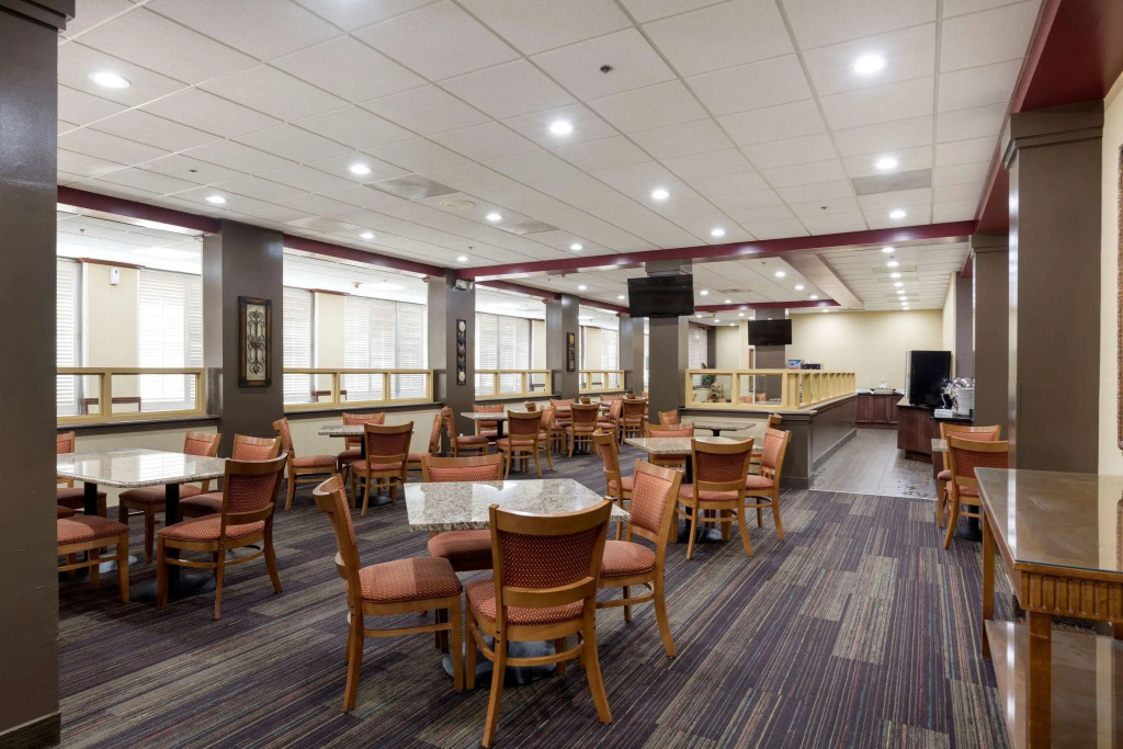 Clarion Hotel Detroit Metro Airport