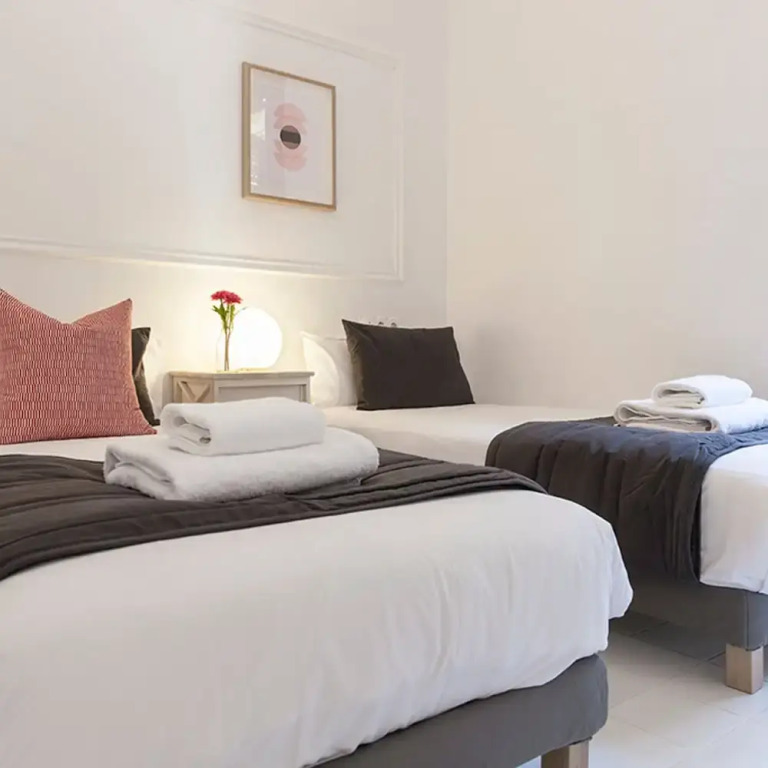 Sagrada Familia Modern ART APT Wi-fi AC Smart TV By Myrentalhost