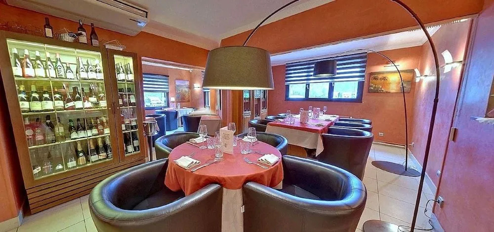 Logis Hôtel de Lile Restaurant La Romantica