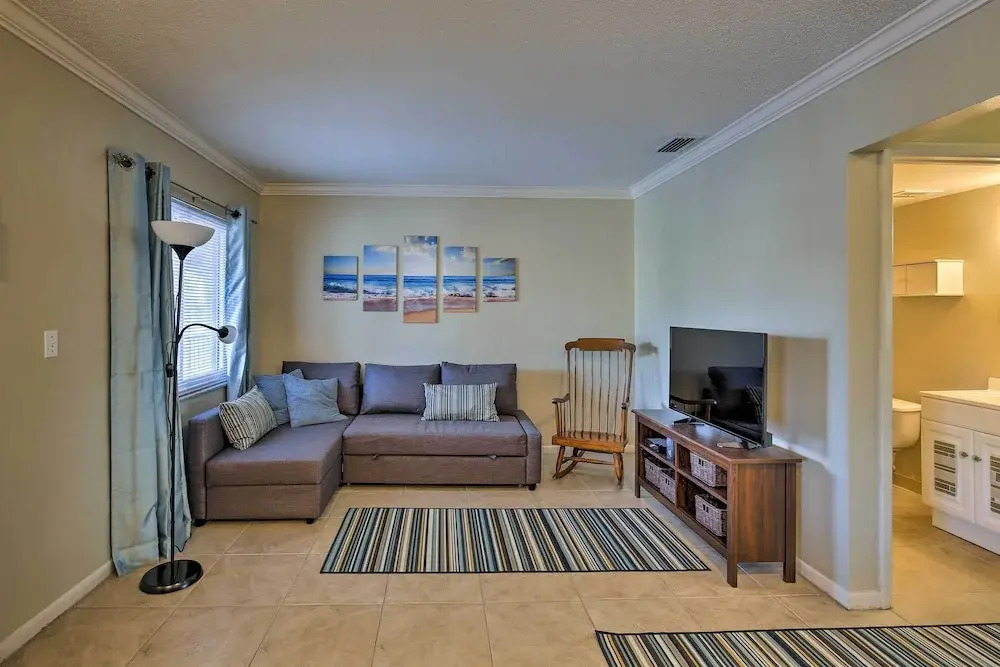 Walk to Beach & Dining: Sunny St Pete Condo!