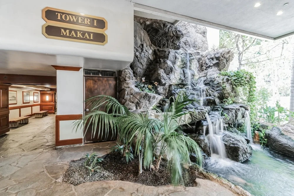 Gorgeous High Rise Waikiki Condo with Ocean and Diamond Head Views