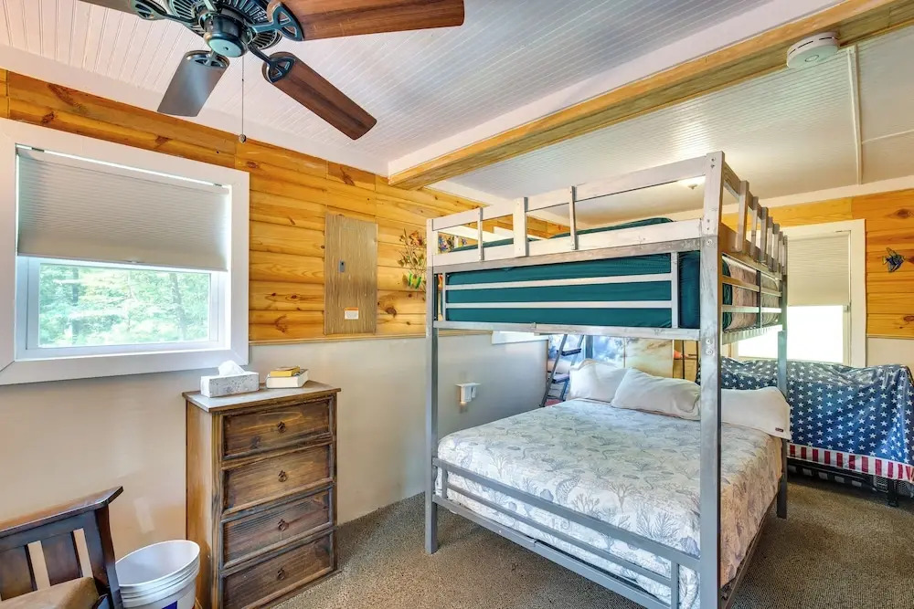 Secluded Avinger Cabin < 1 Mi to Lake O' The Pines
