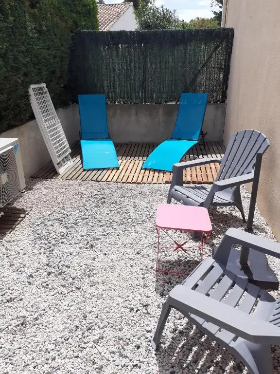 T2 Rez de Chaussee Climatise Jardin Parking Prive