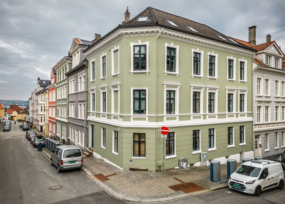 Rosen Apartment