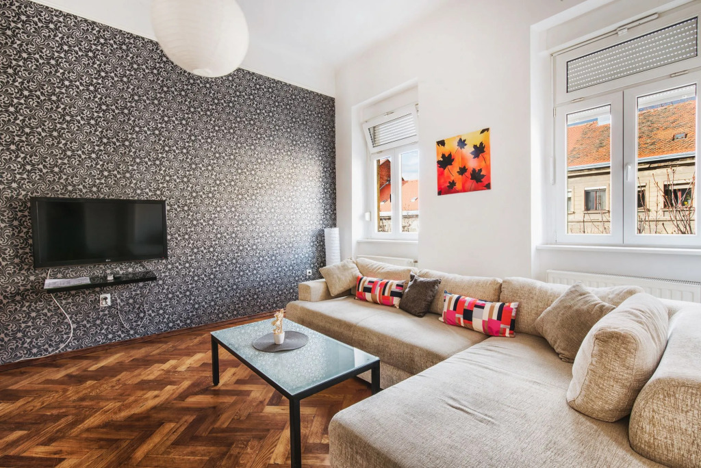 Tia Apartments and Rooms