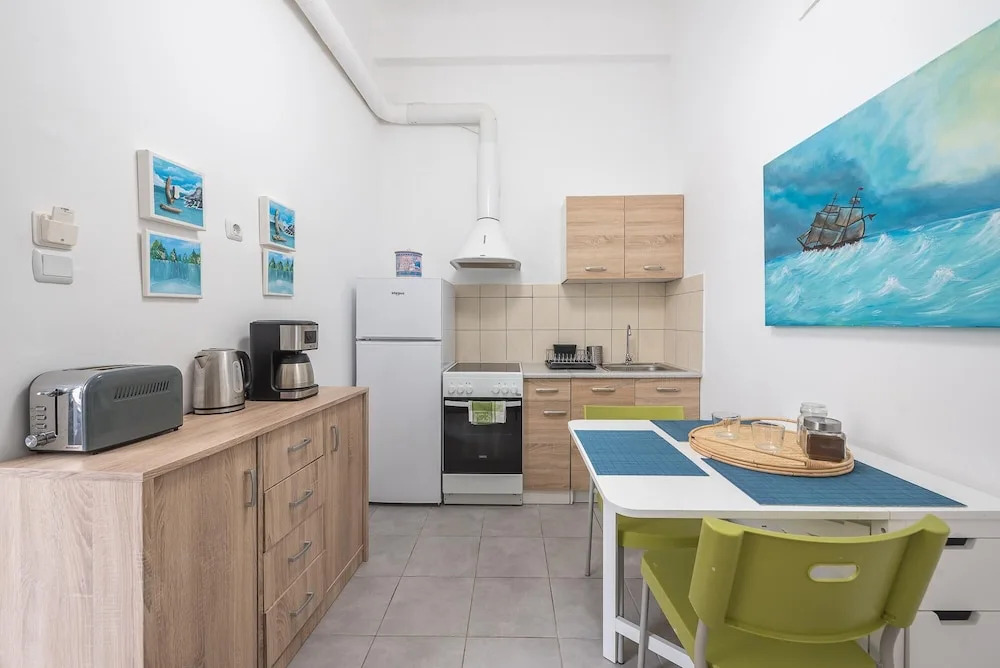 Cloudkeys Spacious Family Home in Thisio