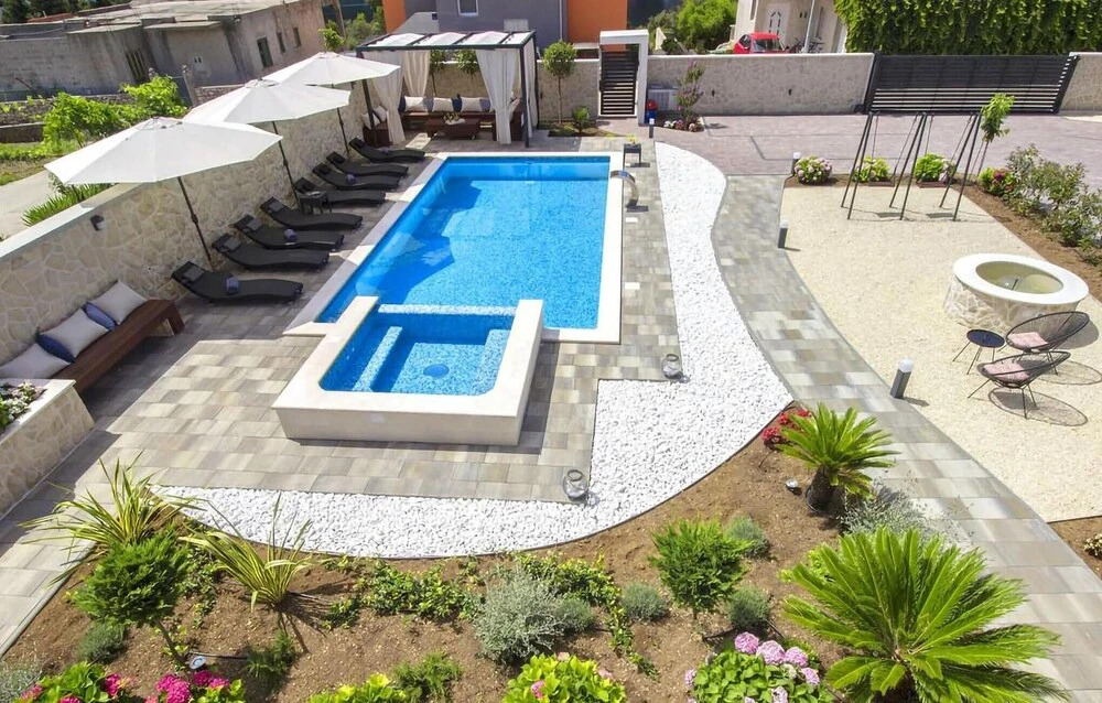 Amazing Apartment in Grebastica with Outdoor Swimming Pool, Hot Tub & WiFi