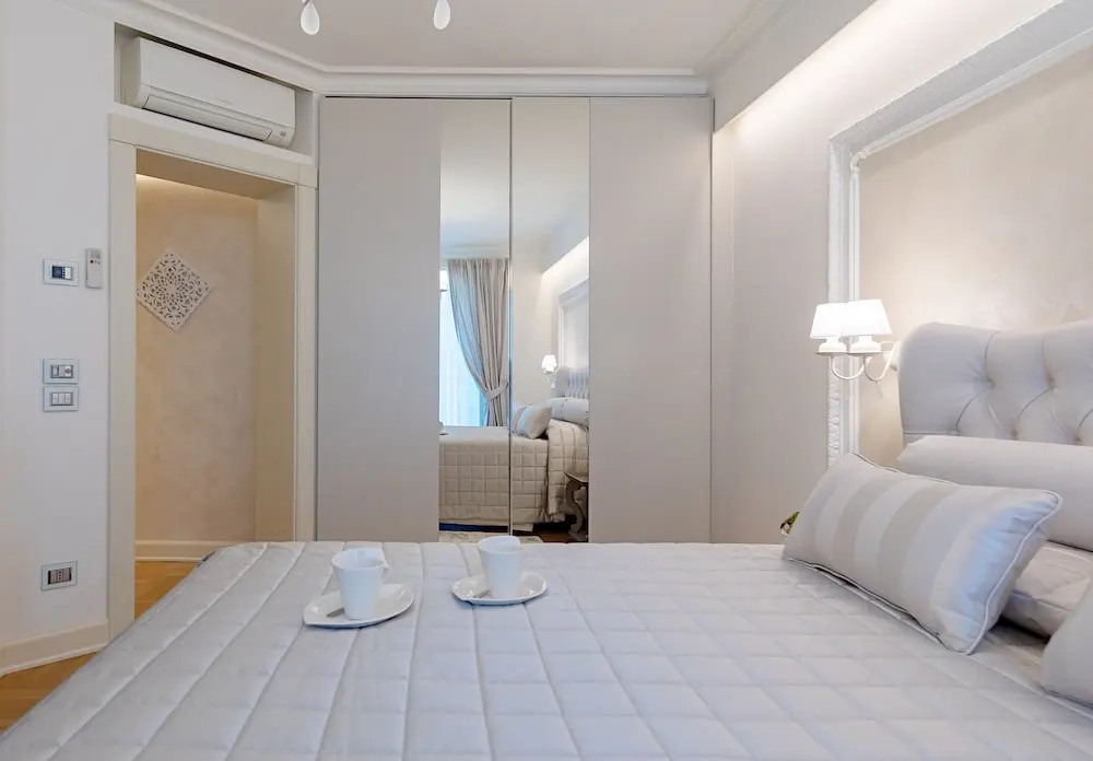 Luxury Lakefront Catullo with pool
