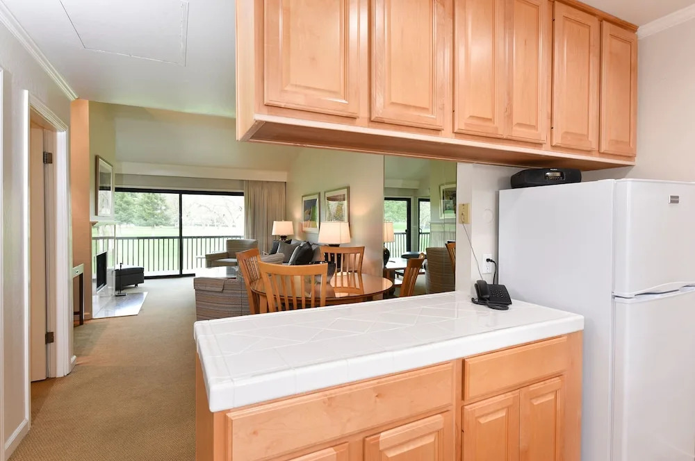 760 S At Silverado 1 Bedroom Condo by RedAwning
