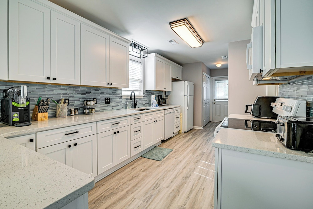 Walk to Ocean: Surfside Beach Gem w/ Private Pool