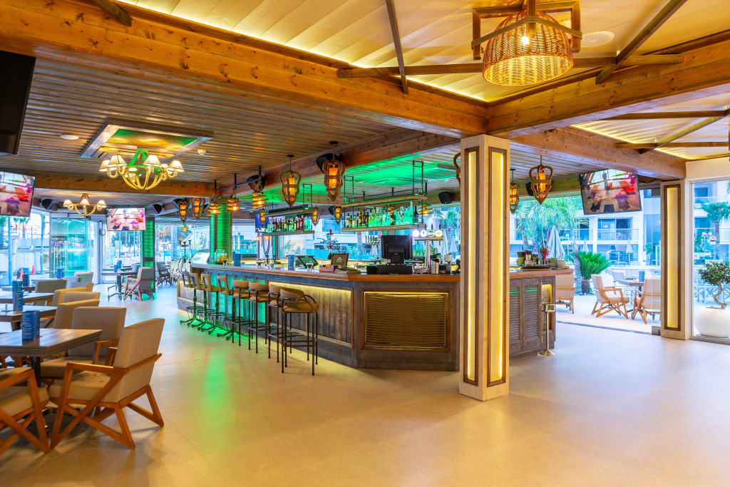 Limanaki Beach Hotel & Suites