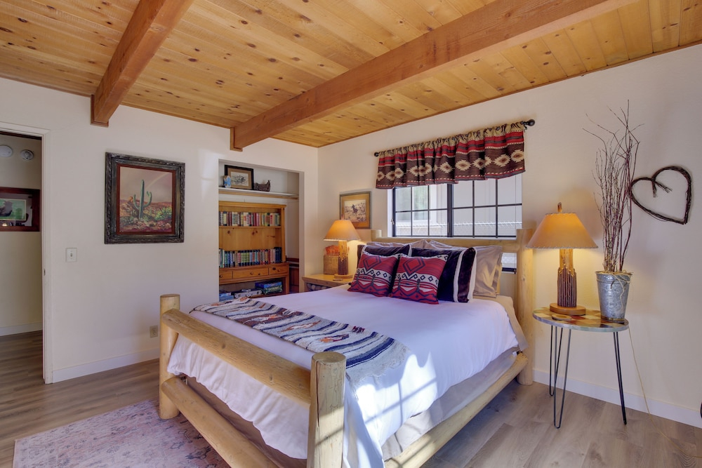 Dancing Bear Lodge ~ 1 Mi to Big Bear Lake!