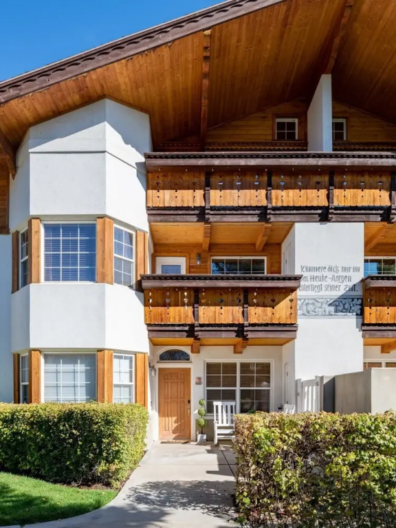 Family Getaway~pool, Hot Spring, Scuba & Ice Castles 727 4 Bedroom Home by RedAwning