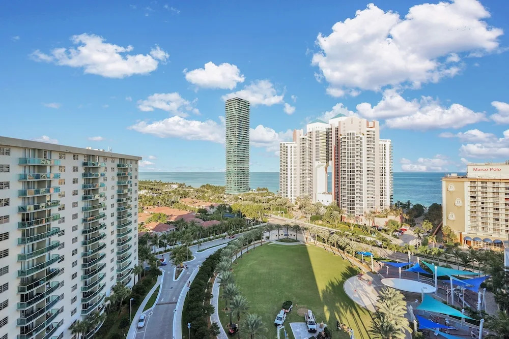 Destination Stays-Ocean View Condo Miami