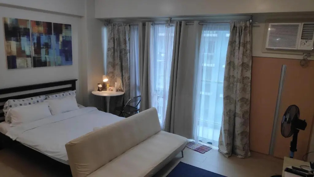 Palm Tree Condos near MNL Airport Terminal 3 by ELR