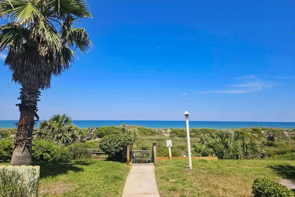Spacious Condo With 2 Private Balconies, Beach Access and Pool