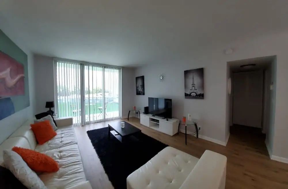 3801 Hollywood - 2Z - 1 Br Apts